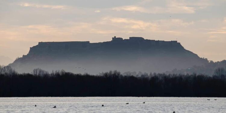 Çdo ditë n’Shkodër, asht nji zgjim t’amelcuem n’tamlin e nji gjini mëkumun prej dashnimit dhe legjendës