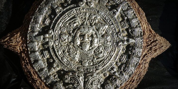 Kalendari Aztec, një nga shprehjet më të mira të artit aztec që tregon shkallën e zhvillimit kulturor dhe shkencor që ky popull arriti