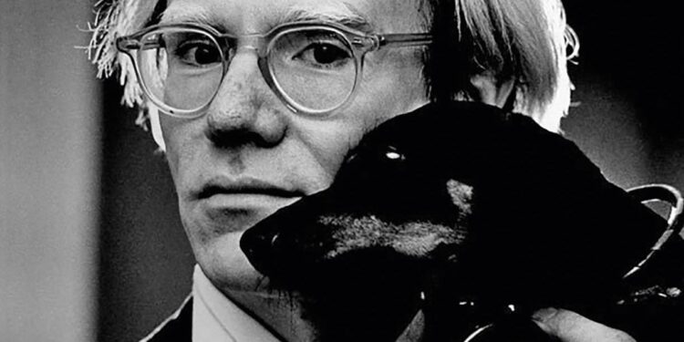 Provokimi artistik i Andy Warhol, ai që na bërë të vetëdijshëm për shëmtinë e shoqërisë bashkëkohore me të cilën jemi mësuar aq shumë sa nuk jemi më në gjendje ta vërejmë atë
