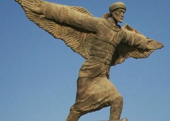 Abbas ibn Firnas, dijetari andaluzian që ndërtoi dhe eksperimentoi i pari një mjet fluturues, shumë shekuj para projekteve të Leonardo Da Vinçit