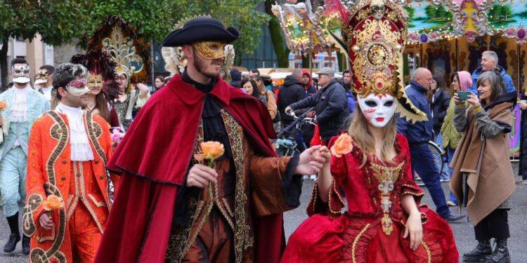 Karnavalet në Shkodër, solemniteti i një tradite që madhështon përmes teatralitetit festiv