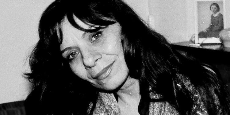 Vaçe Zela, e magjishmja e skenës së këngës shqiptare, kumbimi i zërit që u “peshua me flori”