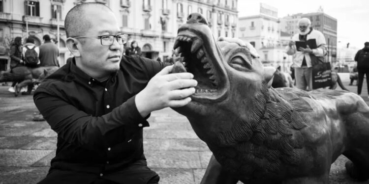 Artisti kinez, Liu Ruowang vjen në Malësinë e Madhe me “Wolves Coming”, në mbrojtje të natyrës