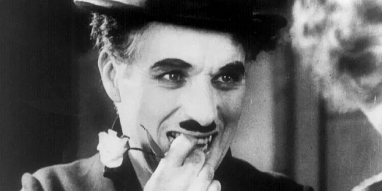 Charlie Chaplin, gjeniu i filmit pa zë, komiku që na bëri të qeshim dhe të mendojmë
