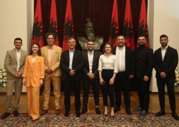 11 maj 2024, kur gazetar, drejtuesi dhe botuesi i “Koha Jonë”, Nikollë Lesi mori titullit “Mjeshtër i Madh”