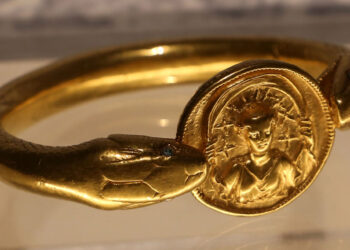 Byzylyk i artë, Shekulli I pas Krishtit, kur kujtesa vishej me ar dhe vdekja mbulohej me heshtje