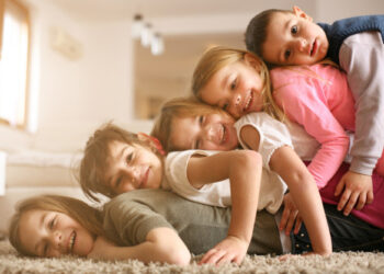 Rendi i lindjes së fëmijëve dhe personaliteti i tyre sipas psikologëve