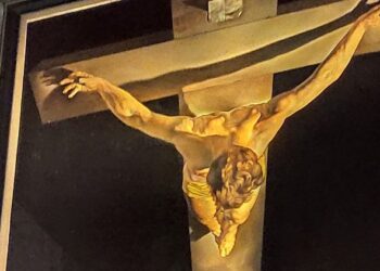 Në Romë, Krishti i Salvador Dalì, që po tërheq vëmendjen e mbarë botës