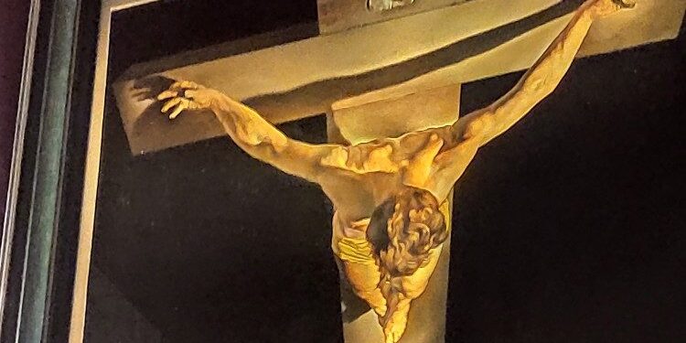 Në Romë, Krishti i Salvador Dalì, që po tërheq vëmendjen e mbarë botës