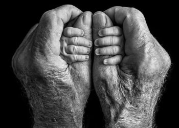 Yvonne C. Krystovsky, një grua që sjell ngjyrat e shpirtit përmes fotos bardh e zi