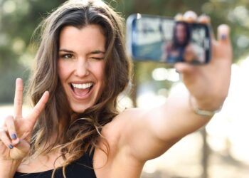 Vetëfotografimi si vetëkënaqësi e një lumturie të vrashtë apo si një simptomë e një parehatie shpirtërore?!