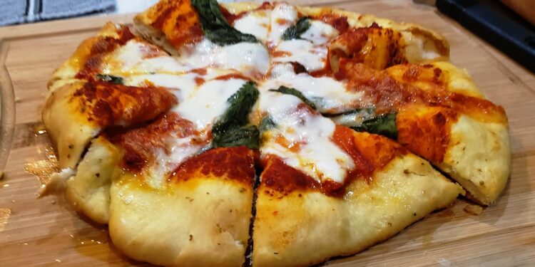 Cilat ishin gjurmët në histori të picës, derikëtu te një prej gatimeve ikonike italiane?!