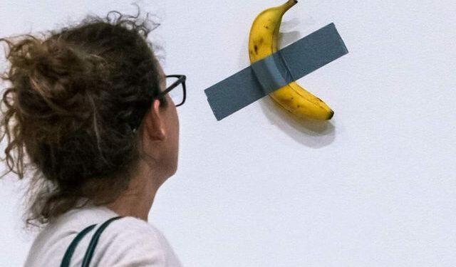 Banania e italianit Maurizio Cattelan, që u shit nga shtëpia njujorkeze e ankandeve, Sotheby’s, për 6.2 milionë dollarë