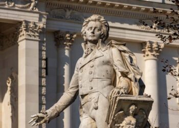 Suksesi i Mozartit dhe copëza nga jeta e gjenive të muzikës, nga Robert Spaethling