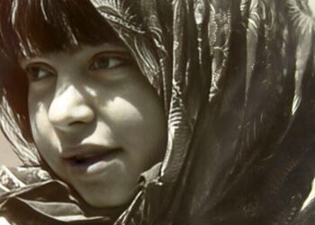 Zbukurimet e rrobave të fëmijëve me kopsa, monedha, etj, dhe kuptimi bestyt dhe spiritual