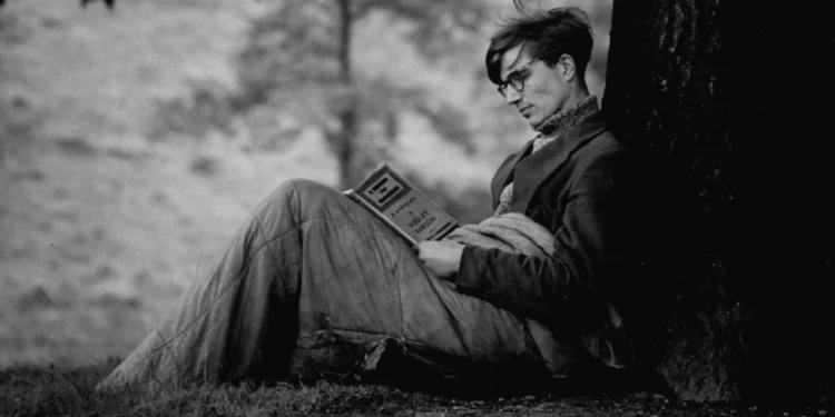 Colin Wilson, tëhuajësimi që e bëri atë fenomen në letërsi