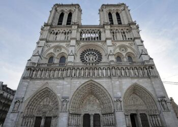 Më 7-8 dhjetor 2024, pas pesë vitesh sfidë rindërtimi dhe restaurimi, Notre-Dame de Paris i bie kambanës