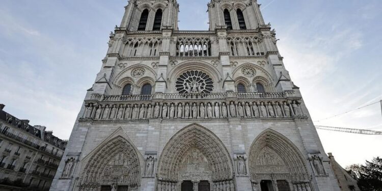 Më 7-8 dhjetor 2024, pas pesë vitesh sfidë rindërtimi dhe restaurimi, Notre-Dame de Paris i bie kambanës