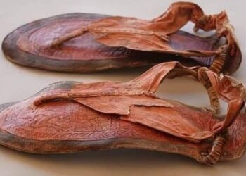 Sandalet prej lëkure 3600-vjeçare të një kërcimtareje, zbuluar në Egjipt