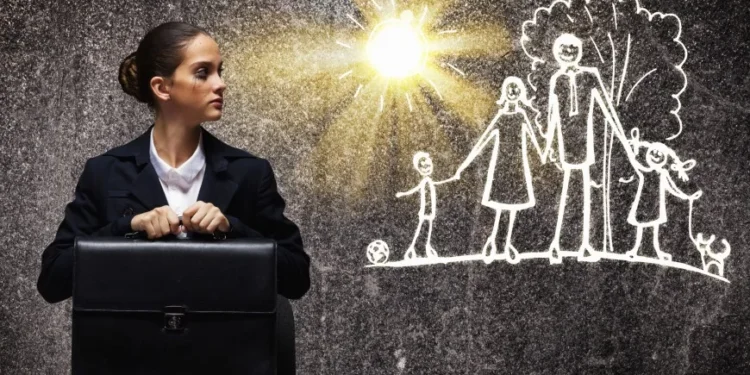 Ti je shembulli i një gruaje që sfidon e vetme, duke lartësuar nënën në tempullin e shenjtërimit