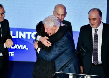 Vjosa Osmani jep përqafimin e mirënjohjes historike të shqiptarëve ndaj Amerikës