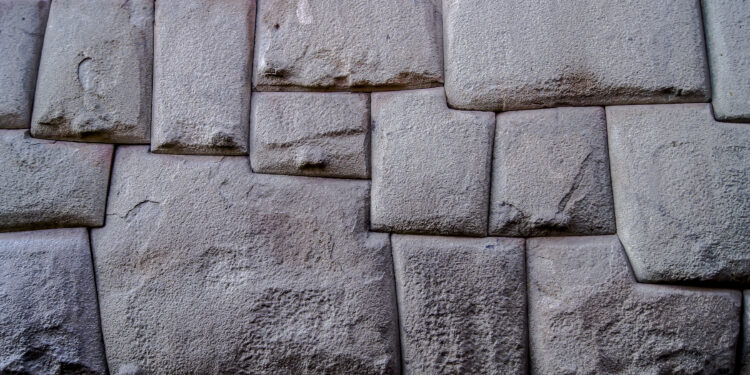 Befasia e gurit shumëkëndësh dhe precizoni i realizimit të murit të gurtë, që vjen nga Andet