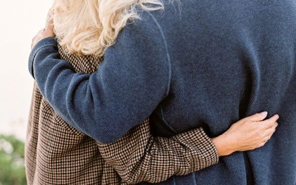 Të duheni vërtetë, jo si një përrallë dëshirimesh, por si jetë sakrificash