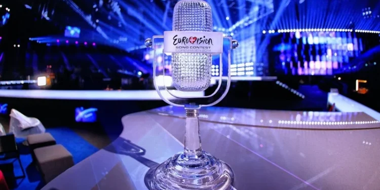 Trofeu i qelqtë i Eurovision, një altar i zërit njerëzor, ku arti i predikon Evropës paqe përmes këngës dhe muzikës