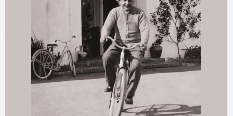 “Jeta është si të ngasësh një biçikletë, për të ruajtur ekuilibrin, duhet të jesh gjithnjë në lëvizje.”, Albert Ajnshtajn