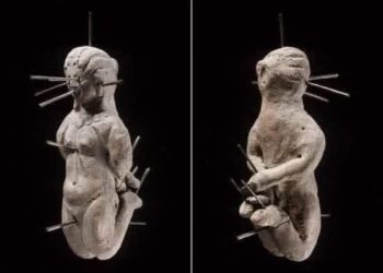 Del nga thellësia e tokës dhe kohës, “Kukull e magjisë së zezë”, për të fituar një dashuri të dëshiruar