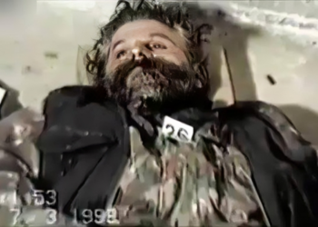 Adem Jashari, legjendari i epopesë së përgjakshme të Prekazit, dëshmi e pavdekësisë në një fotografi të rrallë