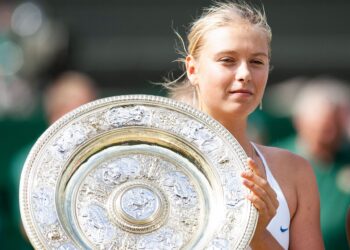 Kur 17-vjeçarja Maria Sharapova do të rrëzonte nga froni i Wimbledon-it, Serena Williams, dhe përmbyste rendin