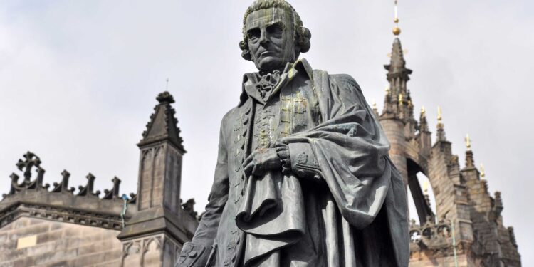 Adam Smith, humanisti që hodhi parimet themelore të teorisë klasike ekonomike të tregut të lirë