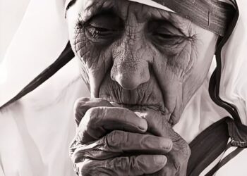 SHËN TEREZA … na thërret të gjithëve në lutje për t’i dhuruar vetes Zotin