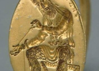 Shkëlqimi vezullues i një perandorie të lashtë, në një unazë floriri