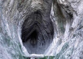 Shpella Utroba në malet Rodopë të Bullgarisë, një faltore tremijëvjeçare e pjellorisë
