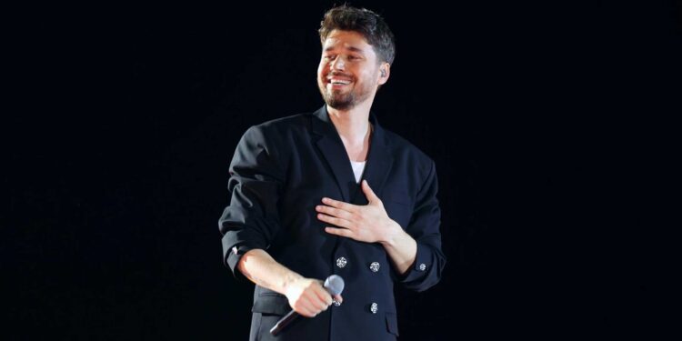 Alban Skenderaj, fenomeni i muzikës shqiptare, zëri i këndimt të shpirtshëm që na mbush me dritë