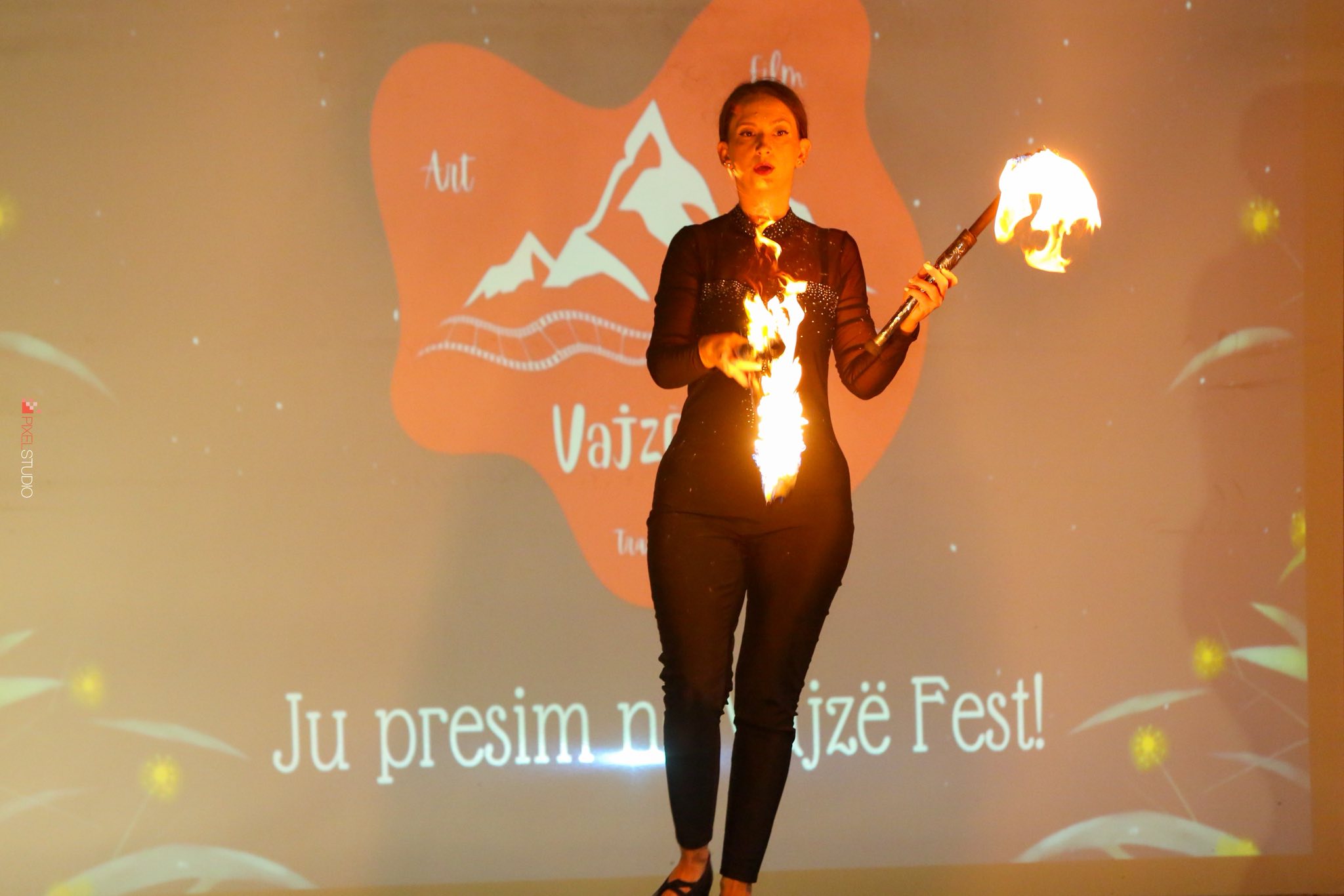 Albert Vataj “Vajza Fest 2025”, në ditën e tretë të edicionit të tretë, shpërthen me një natë spektakolare festive (2)