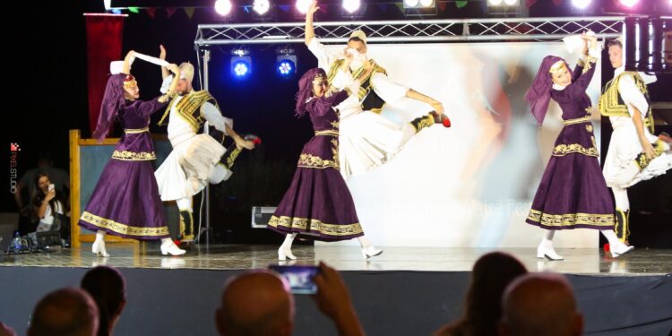 “Vajza Fest 2025”, në ditën e tretë të edicionit të tretë, shpërthen me një natë spektakolare festive