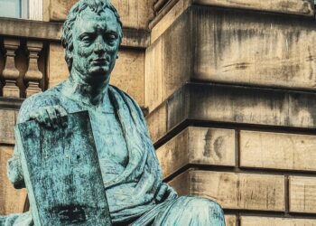 Albert Vataj "Depërtimi shpues i mendimit të filozofit David Hume në esen: “Për dinjitetin ose poshtërsinë e natyrës njerëzore”