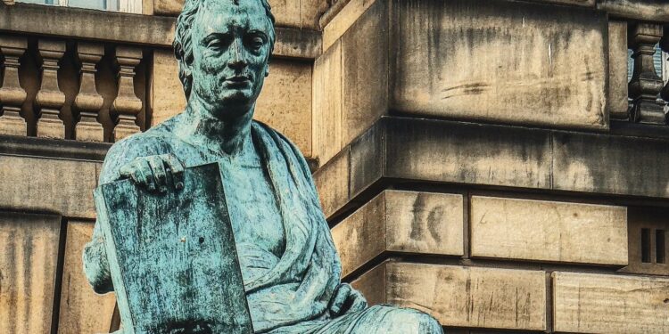 Albert Vataj "Depërtimi shpues i mendimit të filozofit David Hume në esen: “Për dinjitetin ose poshtërsinë e natyrës njerëzore”