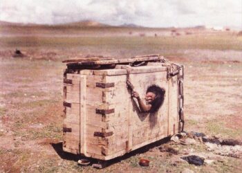 Ja se si ndëshkoheshin gratë për tradhti bashkëshortore, dëshmia në fotografinë e Stéphane Passet