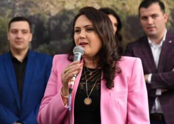 Myzafere Alija, “Ambasadore e Paqes”, gruaja që përfaqëson shpirtin e madh të përkushtimit mëmëdhetar