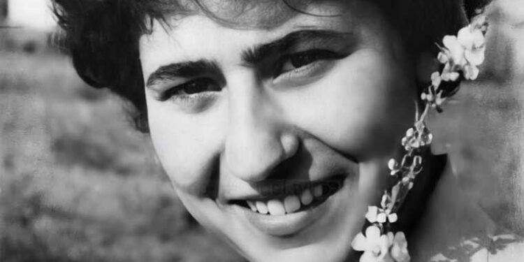 Zhuliana Jorganxhi, mbretëresha e vargut të dashurisë, shpirtja krijuese që e shndërroi poezinë në këngë