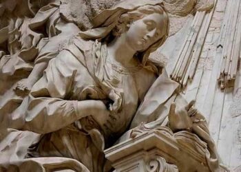 “Lajmërimi” i Andrea Vici-t, një reliev barok mes traditës dhe risisë, thirrja e dritshme e artit që sjell hyjnoren e biblikes