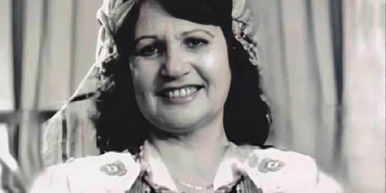 Naile Hoxha, këngëtarja që na la një trashëgimi që nuk është vetëm këngë, por është vetë kujtesa jonë shpirtërore