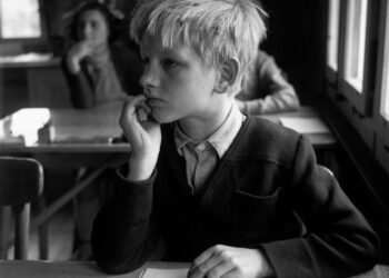 Mirësia që udhëton në kohë brenda nesh, për t’u zgjuar si rrahje zemre në zemrën që mirësi ushqen