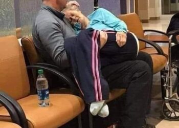 Djali qe mban nenen ne preher_Albert Vataj