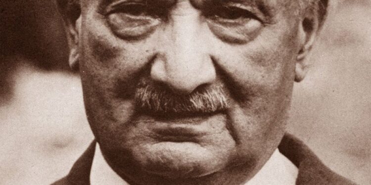 Fjala si akt komunikimi, gjithëpoaq ajo është përfaqësimi, thellësisht dhe thelbësisht i qënies sonë