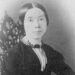 Emily Dickinson, vetmia krijuese e një shpirti të lirë, dhe poezia e saj e çuditshme që sfidoi rregullat dhe normat e letërsisë
